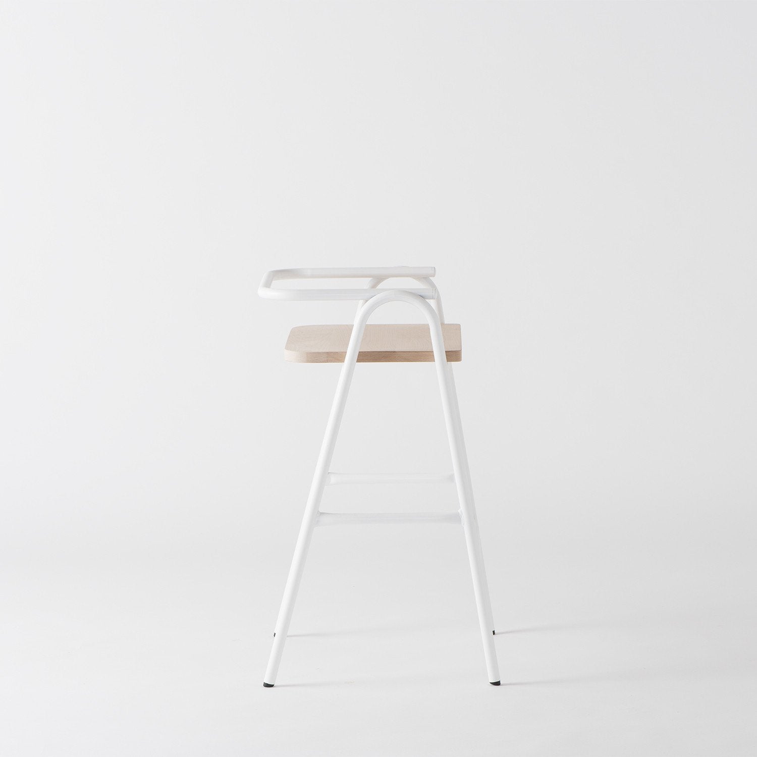 Half Hurdle High Chair by Dowel Jones