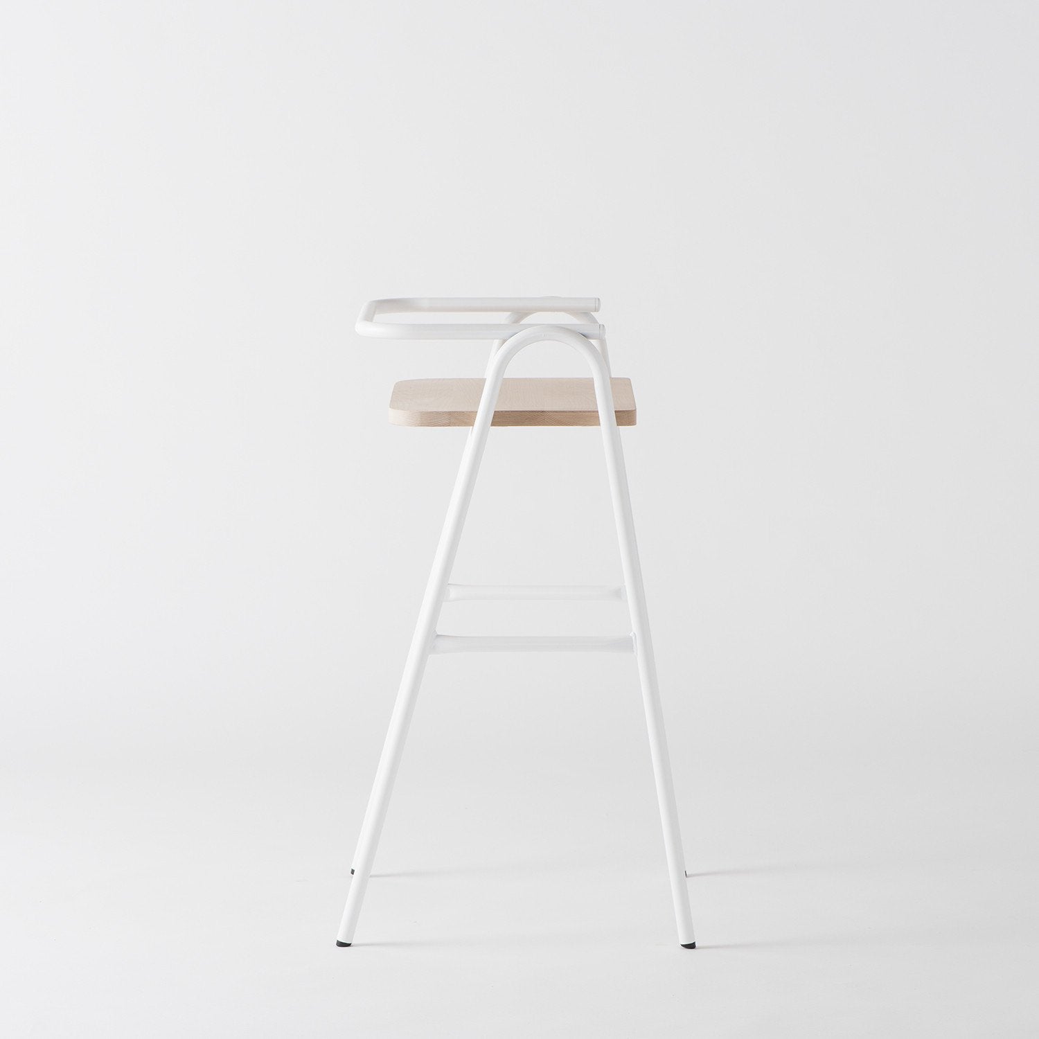 Half Hurdle High Chair by Dowel Jones